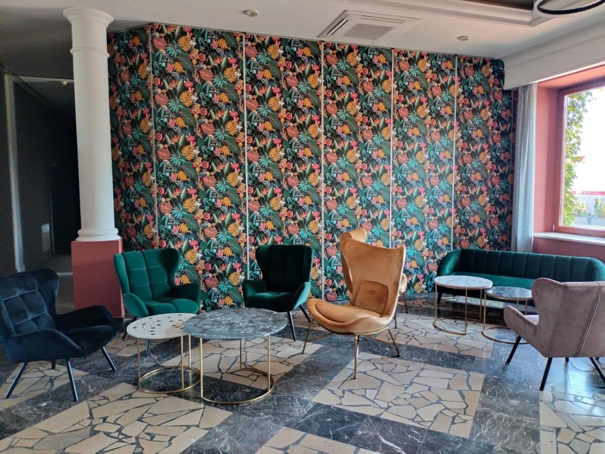 Hotel Sphinx Zabia Wola Exteriér fotografie